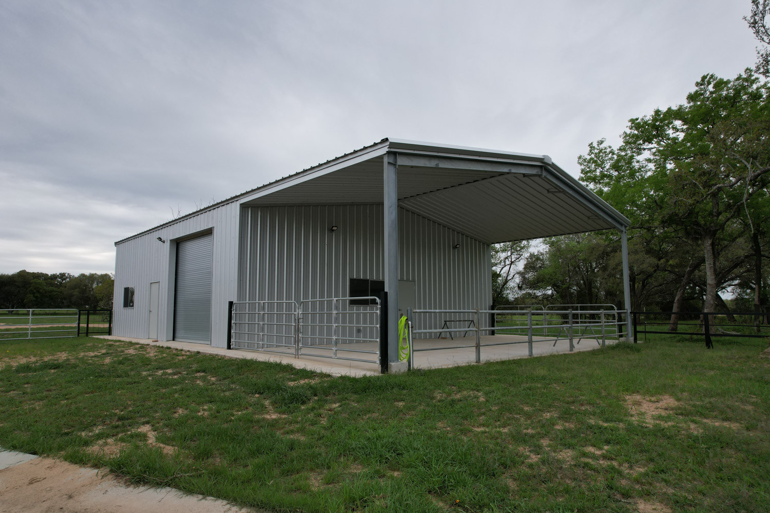 Columbus, TX - metal building installation 2 - Muleshoe Buildings