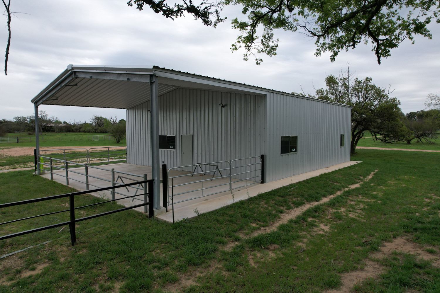 Columbus, TX - metal building installation 4 - Muleshoe Buildings