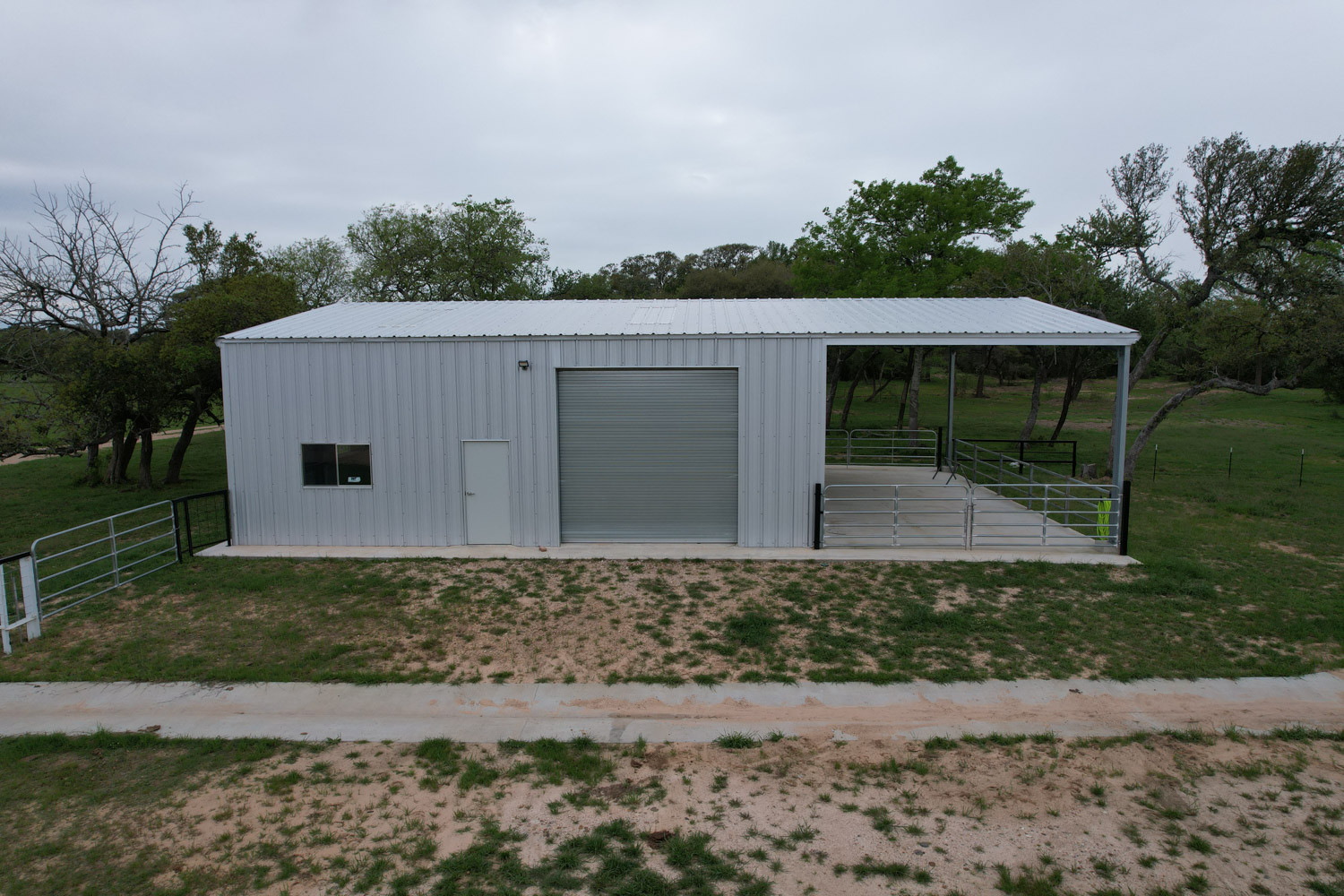 Columbus, TX - metal building installation 3 - Muleshoe Buildings