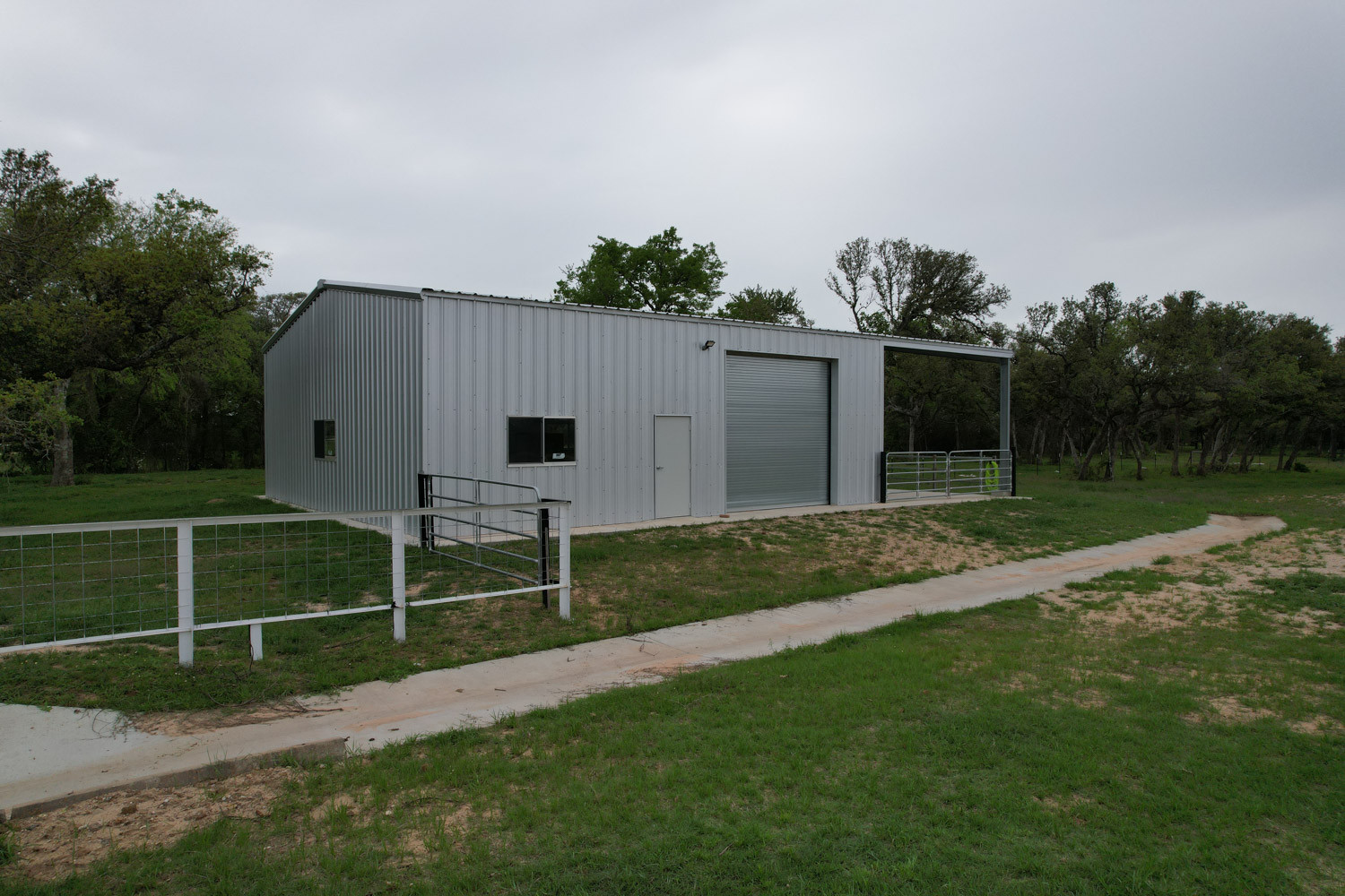 Columbus, TX - metal building installation 5 - Muleshoe Buildings